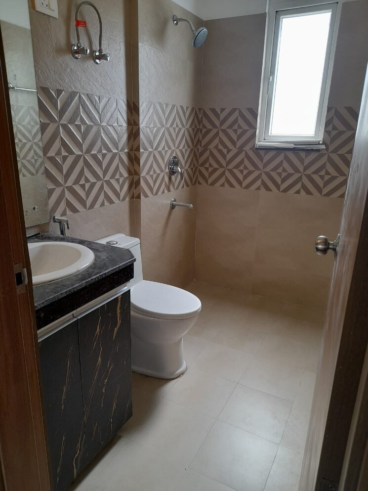 Bathroom, mahagun-mywoods 2.5 Bedroom 1110 Sq.Ft. Apartment In Sector 16c Greater Noida Greater Noida 8137059