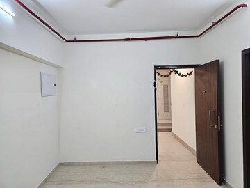 Room in 1 BHK Apartment at Omkar Signet, Malad East – for Rent