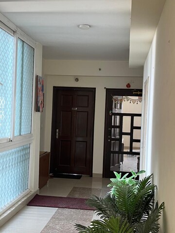 Room in 3 BHK Apartment at Arihant One, Sector 1 Greater Noida – for Sale