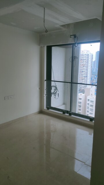 Room in 3 BHK Apartment at Dosti Eastern Bay, Wadala – for Rent