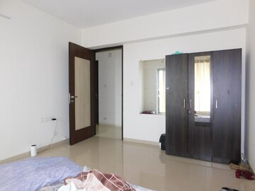 Room in 4 BHK Apartment at Rajesh Raj Grandeur, Powai – for Sale