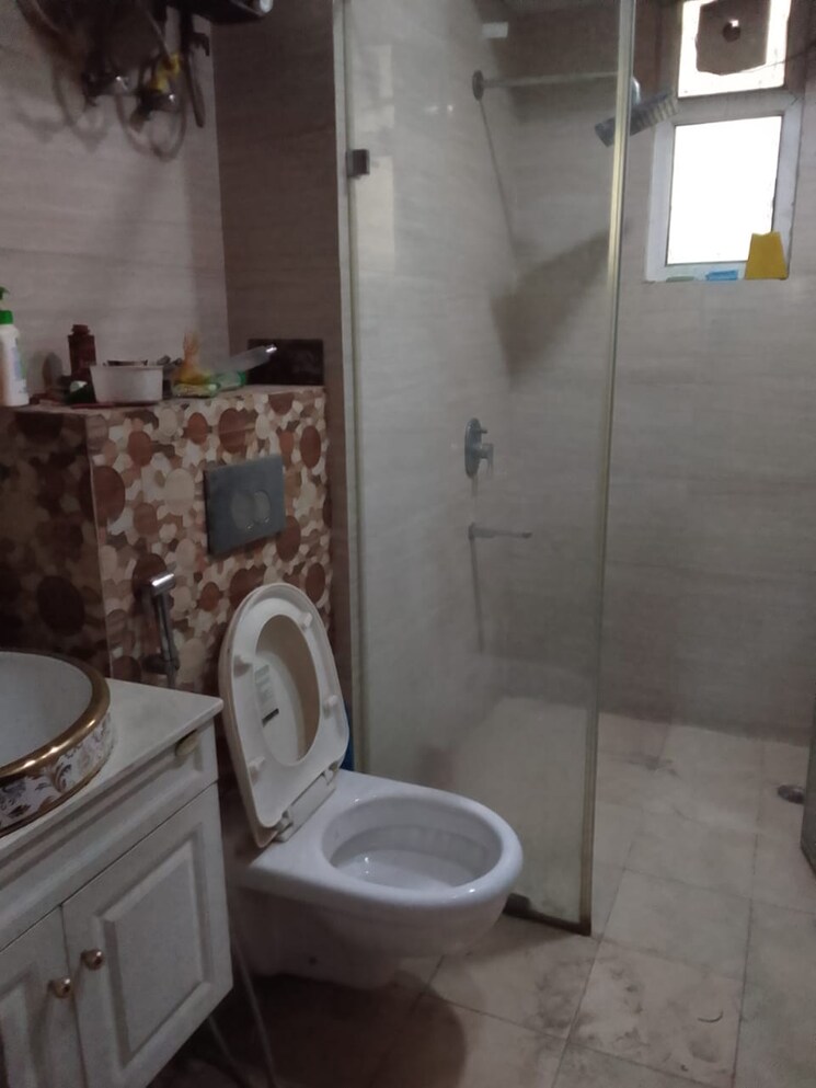Bathroom, pinnacle-tower 3 Bedroom 1709 Sq.Ft. Apartment In Indrapuram Ghaziabad 8137195