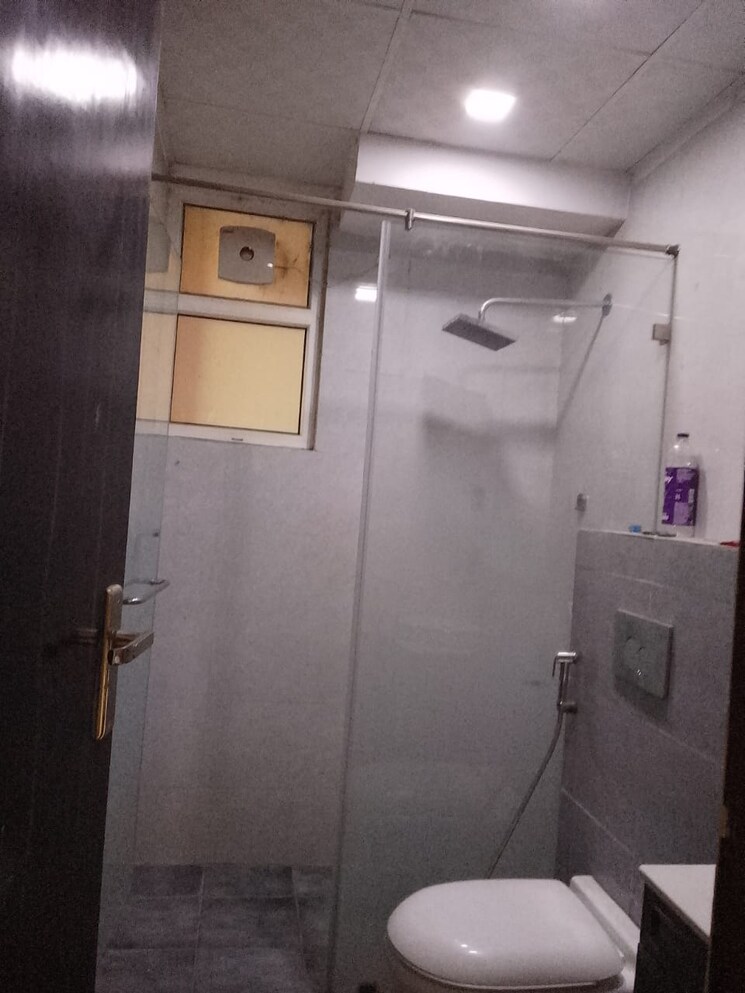 Bathroom, pinnacle-tower 3 Bedroom 1709 Sq.Ft. Apartment In Indrapuram Ghaziabad 8137195