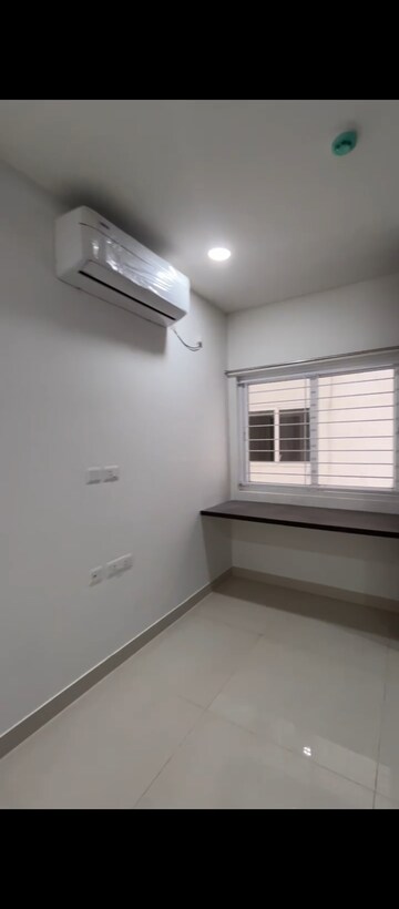 Room in 3.5 BHK Apartment at Prestige Tranquil, Kokapet – for Rent