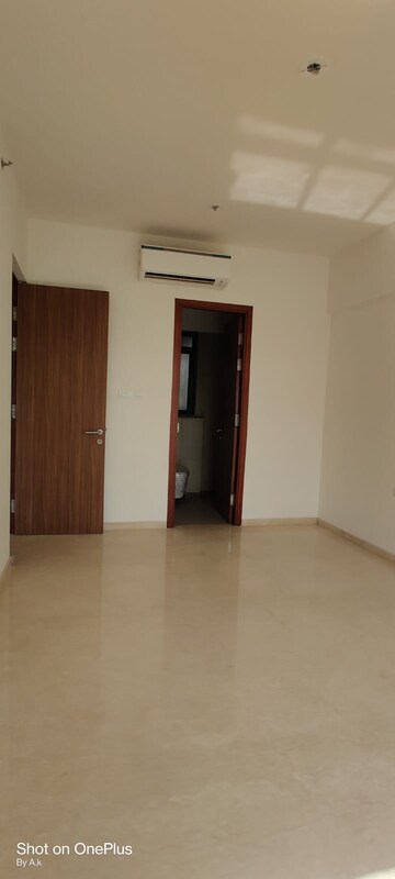 Room in 2 BHK Apartment at Shapoorji Pallonji Vicinia, Powai – for Rent