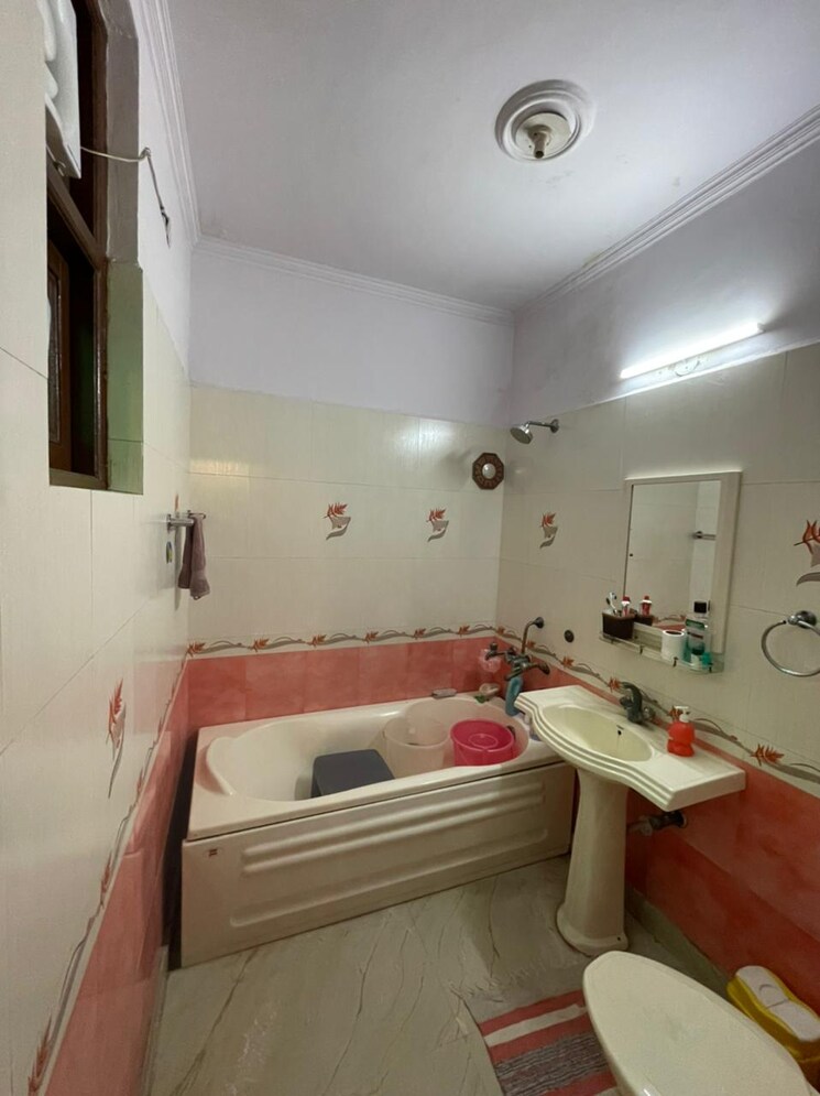 Bathroom, rwa-apartments-sector-41 3 Bedroom 1850 Sq.Ft. Independent House In Sector 41 Noida 8137224