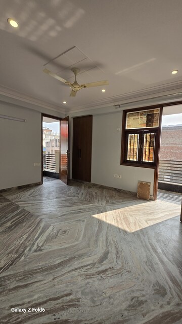 Bedroom in 2 BHK Builder Floor at Chattarpur – for Rent