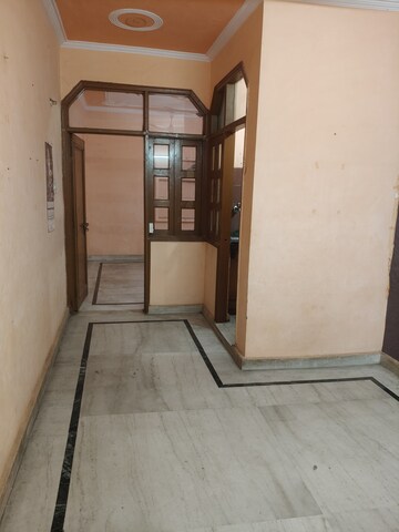 Room in 1 BHK Builder Floor at Bhogal – for Rent