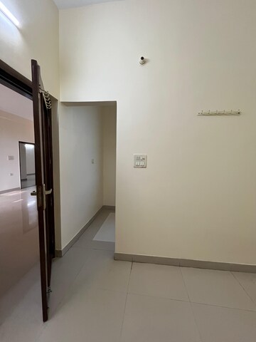 Room in 3 BHK Independent House at RWA Apartments Sector 41, Sector 41 – for Rent
