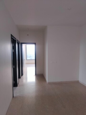 Room in 3 BHK Apartment at Oberoi Maxima, Andheri East – for Rent