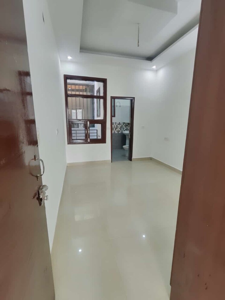 Room, peer mucchalla 3 Bedroom 1200 Sq.Ft. Apartment In Peer Mucchalla Zirakpur 8137387