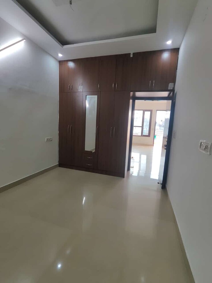 Room, peer mucchalla 3 Bedroom 1200 Sq.Ft. Apartment In Peer Mucchalla Zirakpur 8137387