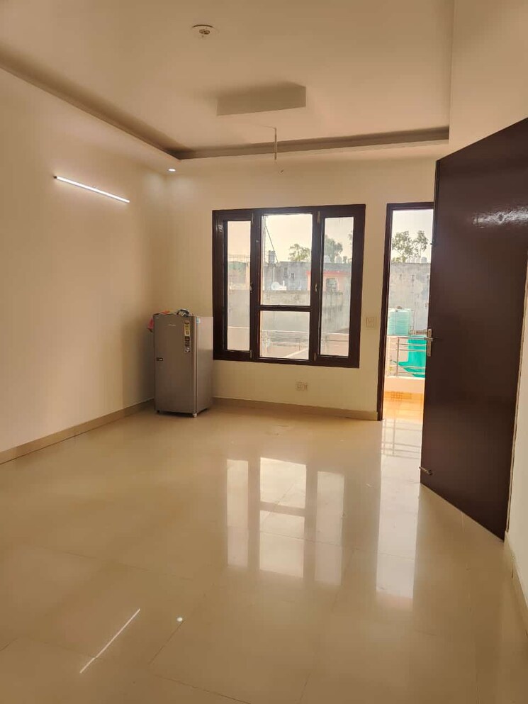 Room, peer mucchalla 3 Bedroom 1200 Sq.Ft. Apartment In Peer Mucchalla Zirakpur 8137387