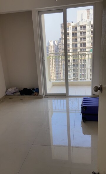 Room in 2.5 BHK Apartment at Mahagun Mywoods III, Sector 16c Greater Noida – for Sale