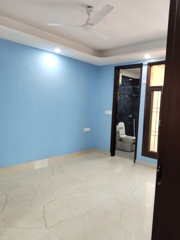 Room in 3 BHK Apartment at Saket – for Rent
