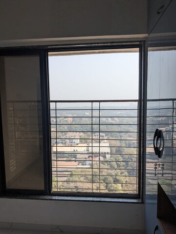Room in 1 BHK Apartment at Earth Vintage, Dadar West – for Rent