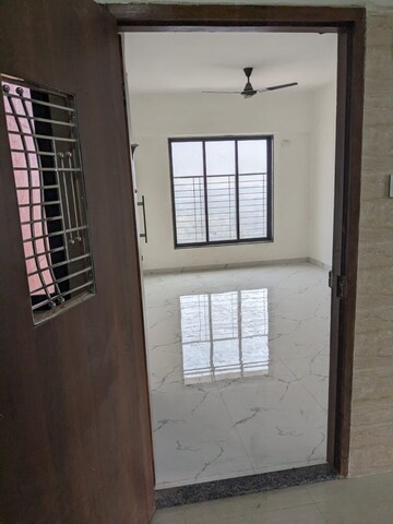 Room in 1 BHK Apartment at Earth Vintage, Dadar West – for Rent