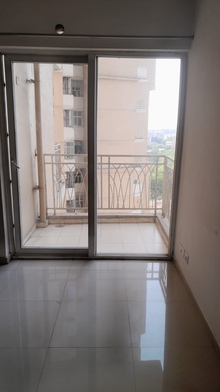 Room, mahagun-mywoods-iii 2 Bedroom 850 Sq.Ft. Apartment In Sector 16c Greater Noida Greater Noida 8137496