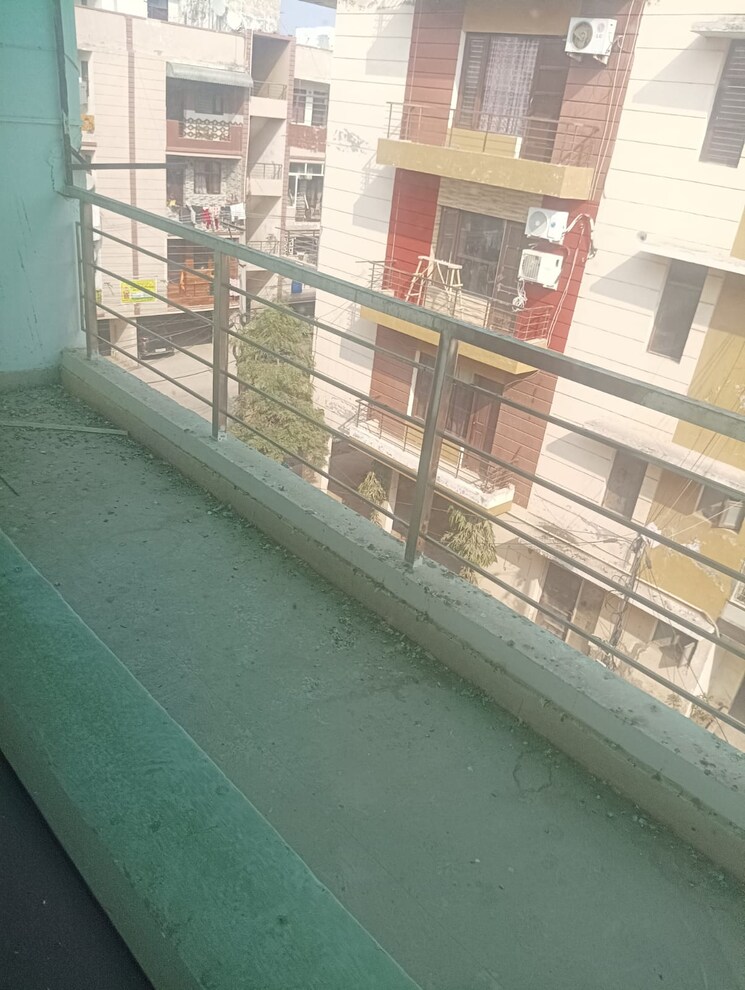 Balcony, ambala highway 2 Bedroom 100 Sq.Yd. Builder Floor In Ambala Highway Zirakpur 8137560