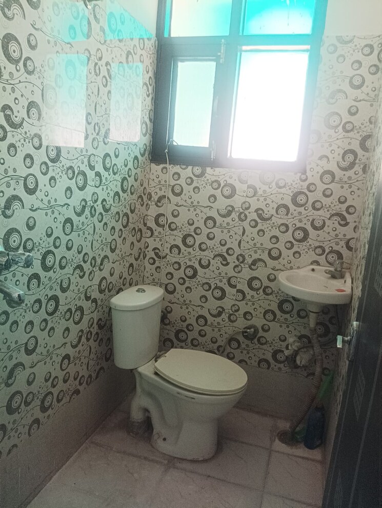 Bathroom, ambala highway 2 Bedroom 100 Sq.Yd. Builder Floor In Ambala Highway Zirakpur 8137560