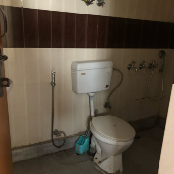 Attached Bathroom in 2.5 BHK Villa at Sector 21 – for Rent