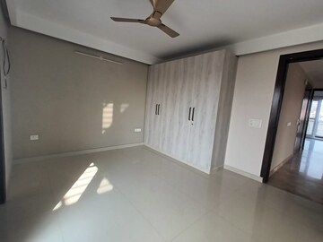 Room in 4 BHK Apartment at Ansal API Esencia, Sector 67 – for Rent