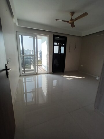 Room in 4 BHK Apartment at Ansal API Esencia, Sector 67 – for Rent