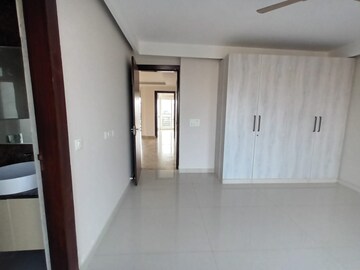 Room in 4 BHK Apartment at Ansal API Esencia, Sector 67 – for Rent