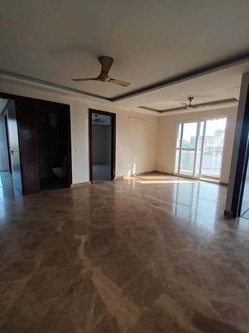 Room in 4 BHK Apartment at Ansal API Esencia, Sector 67 – for Rent