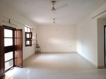 Room in 3 BHK Villa at Sector 100 – for Rent