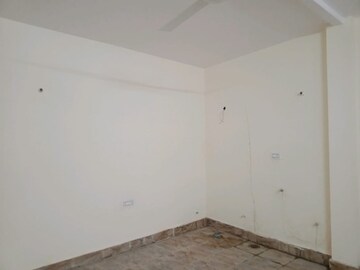 Room in 3 BHK Villa at Sector 100 – for Rent