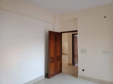 Room in 3 BHK Villa at Sector 100 – for Rent