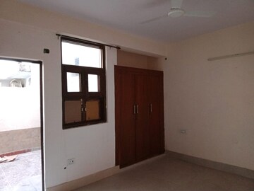 Room in 3 BHK Villa at Sector 100 – for Rent