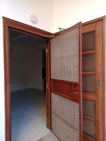 Room in 3 BHK Villa at Sector 100 – for Rent