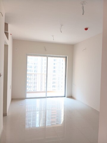 Room in 3 BHK Apartment at Godrej Green Cove, Mahalunge – for Rent