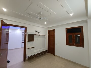 Room in 3 BHK Builder Floor at Ansal Sushant Lok I, Sector 43 – for Rent
