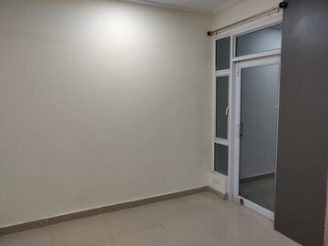 Room in 2 BHK Apartment at Mahagun Mywoods II, Sector 16c Greater Noida – for Rent