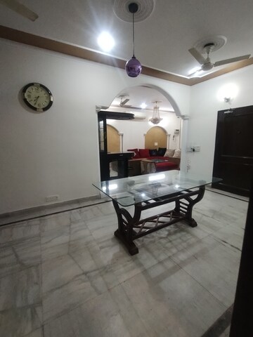 Furnished Amenities in 3 BHK Builder Floor at Sushant Tower, Sector 56 – for Rent
