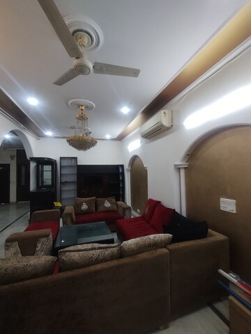 Furnished Amenities in 3 BHK Builder Floor at Sushant Tower, Sector 56 – for Rent