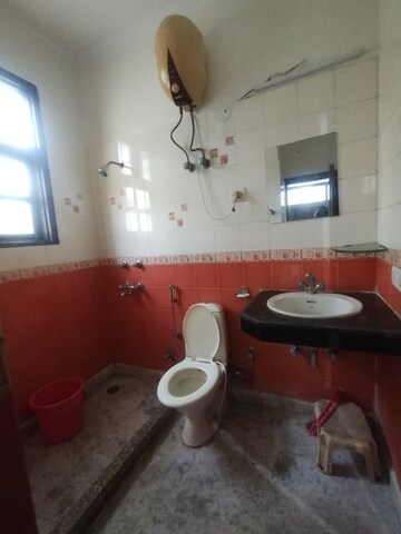 Bathroom in 3 BHK Builder Floor at Sushant Tower, Sector 56 – for Rent