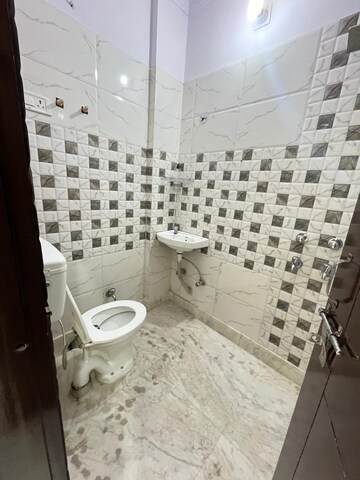 Bathroom in 1 BHK Builder Floor at Palm Residency Chhatarpur, Chattarpur – for Rent