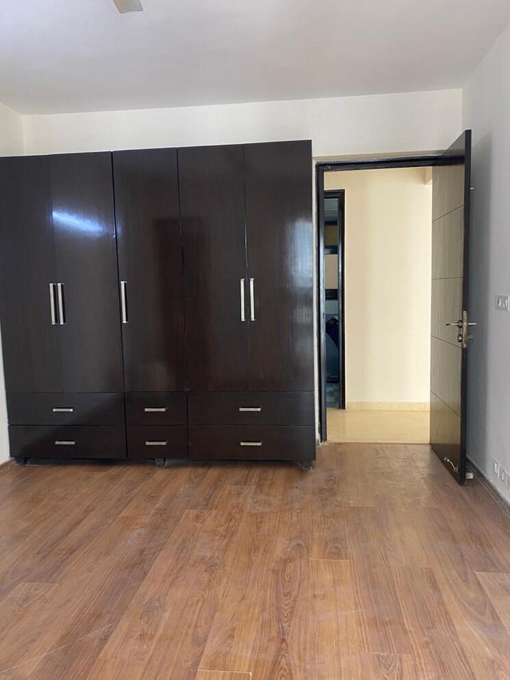 Room, charmwood village 4 Bedroom 2107 Sq.Ft. Apartment In Charmwood Village Faridabad 8137902