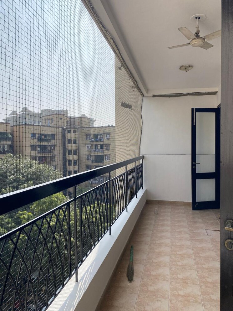 Balcony, charmwood village 4 Bedroom 2107 Sq.Ft. Apartment In Charmwood Village Faridabad 8137902