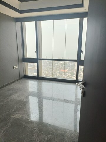 Room in 4 BHK Apartment at Lodha Trump Tower, Worli – for Rent