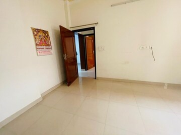 Room in 3 BHK Builder Floor at Ansal Plaza Sector-23, Sector 23 – for Rent