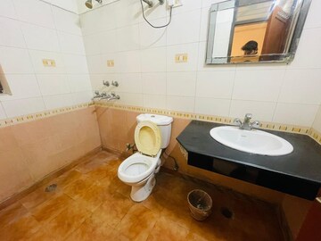 Bathroom in 3 BHK Builder Floor at Ansal Plaza Sector-23, Sector 23 – for Rent