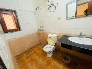 Bathroom in 3 BHK Builder Floor at Ansal Plaza Sector-23, Sector 23 – for Rent