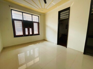 Room in 3 BHK Builder Floor at Ansal Plaza Sector-23, Sector 23 – for Rent