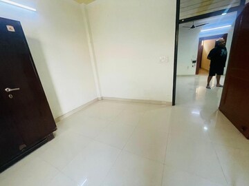 Room in 3 BHK Builder Floor at Ansal Plaza Sector-23, Sector 23 – for Rent
