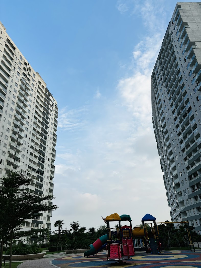 2 BHK Apartment For Sale in Omaxe Lake